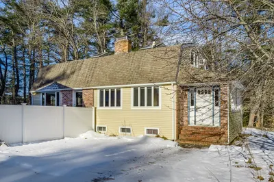28 Abenaki Street 1
