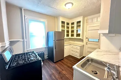 577 Pleasant Street #1L