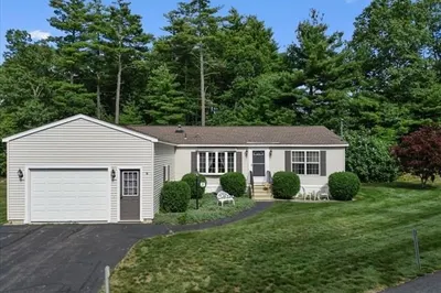 8 Stonegate Ln