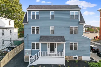 489 Spring St 1