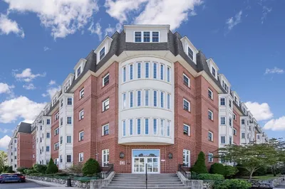 120 Wyllis Ave #216