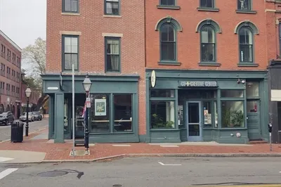 135-37 141 Union Street 1