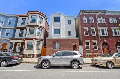 213 Chelsea Street #3