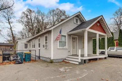 62 Groveland St 1