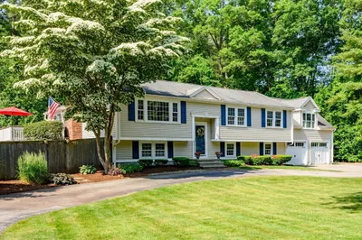 190 Colonial Dr 1