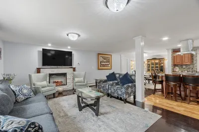 6 Crestwood Rd