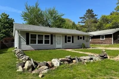 4 Abbey Ln