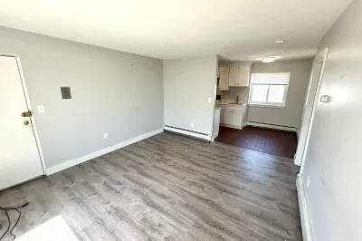 2 Meacham Street #6 1