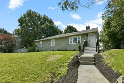 164 Ravenswood Road 1