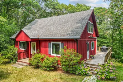 8 Peters Pond Dr