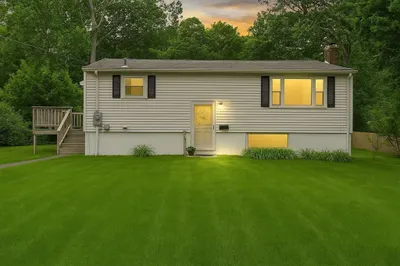 60 Holbrook Ave 1