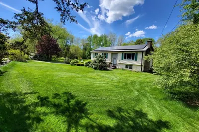 192 Brimfield Rd 1