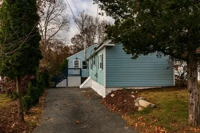 114 Lakeshore Dr 1