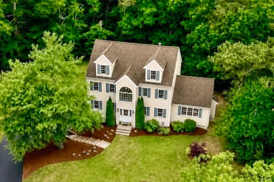 22 Edgewater Dr 1