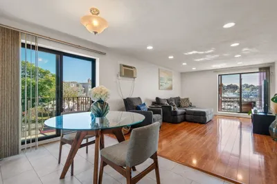 247 Washington Ave #8 1
