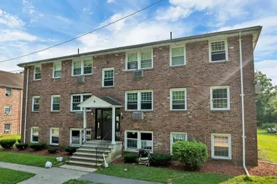 8 Carriage Hill Rd #17 1