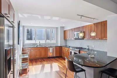 21 Oak St #1