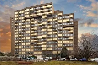 250 Hammond Pond Parkway #1105S 1