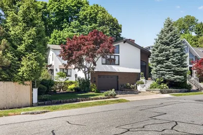18 Roosevelt Rd 1