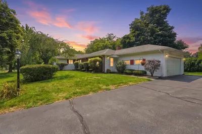 22 Williston Dr 1