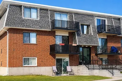 176 Maple Ave #3-2