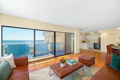 300 Lynn Shore Dr #410 1