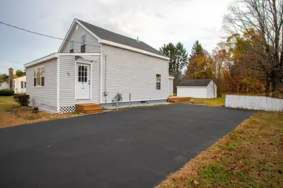 15 Chapman Ave 1