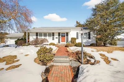 27 Meadow Ln