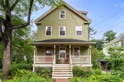 56 Howland St 1