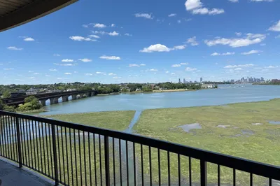 133 Commander Shea Blvd #712 1