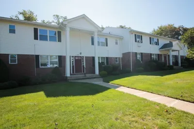 53 Colonial Cir #D