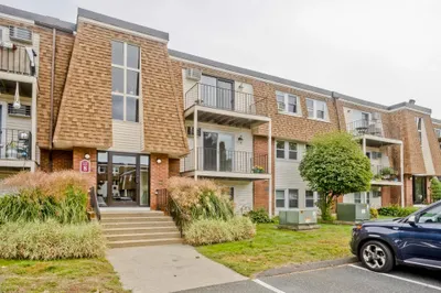 80 Damon Rd #8206 1