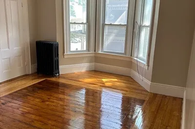 33 Russel St #2