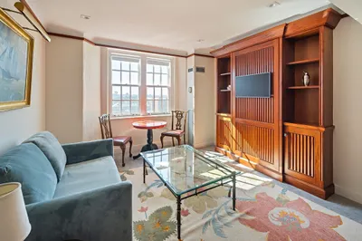 15 River St #805 1