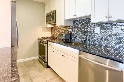 9 Hawthorne Place #11J 1