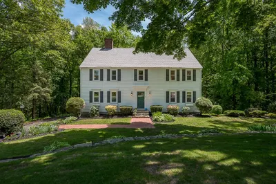 9 Olde Meetinghouse Rd 1