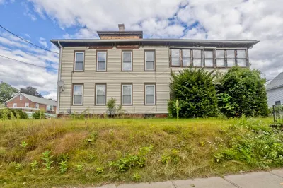 105 Syrek St 1
