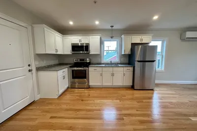 415 Danforth St #2