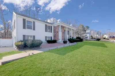 75 Pilgrim Dr 1