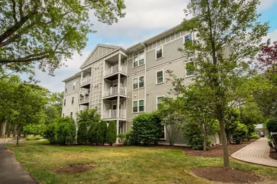 990 Vfw Pkwy #204 1