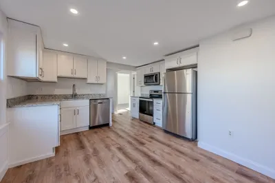 7 Pleasant St 1