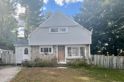 28 Carron Ln