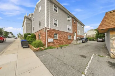 243 Robeson St #6 1