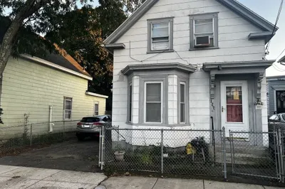 150 W 6th St 1