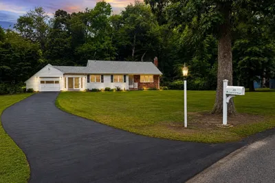 33 Edgewood Rd 1