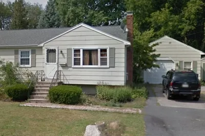 221 Ruthellen Rd