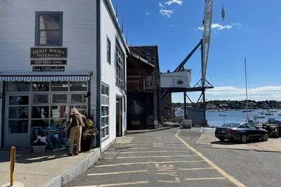 89 Front St 1