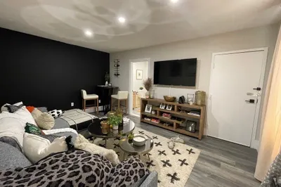83 Chelsea St #2