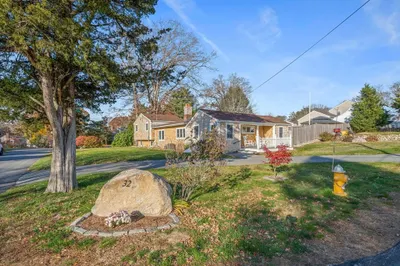 32 Fairview Ave 1