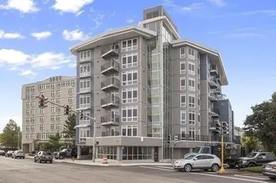 262 Monsignor O'brien Highway #201 1